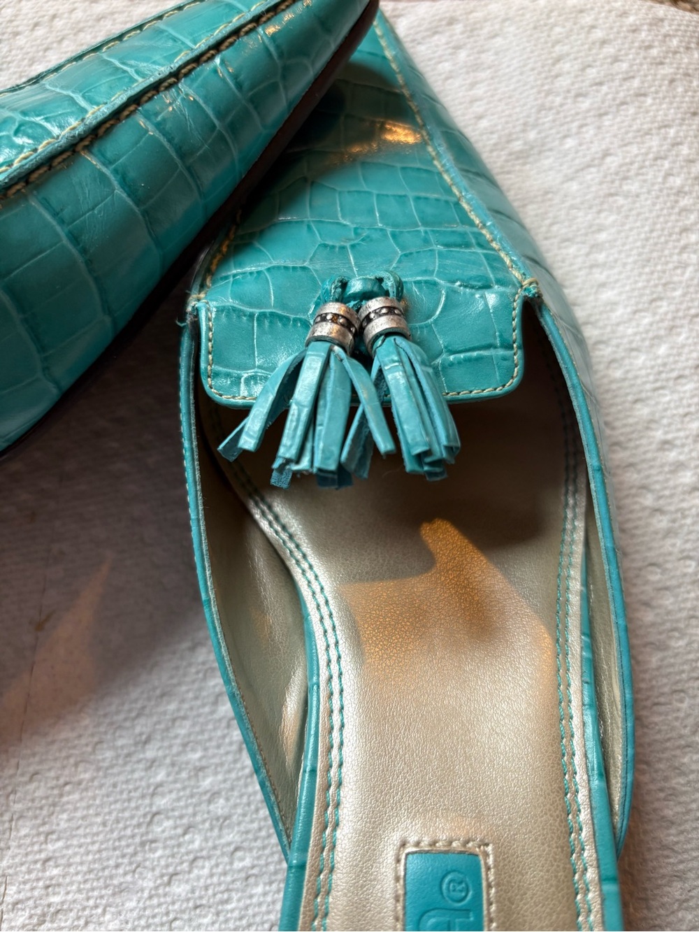 Vintage Unisa tassel turquoise kitten heels. Size 7. - Picture 2 of 4